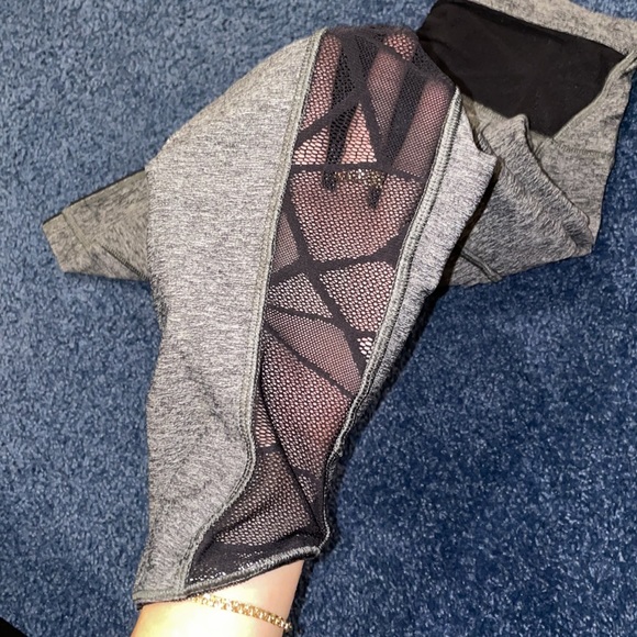 Lululemon Cropped Legging with Lace Detail - Picture 2 of 4